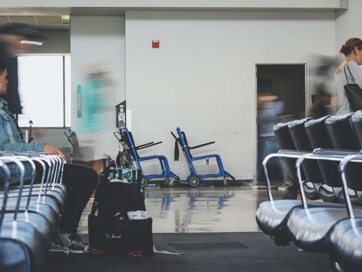 При задержке рейса на четыре часа вам полагается бесплатное горячее питание. ©Andrik Langfield/Unsplash 