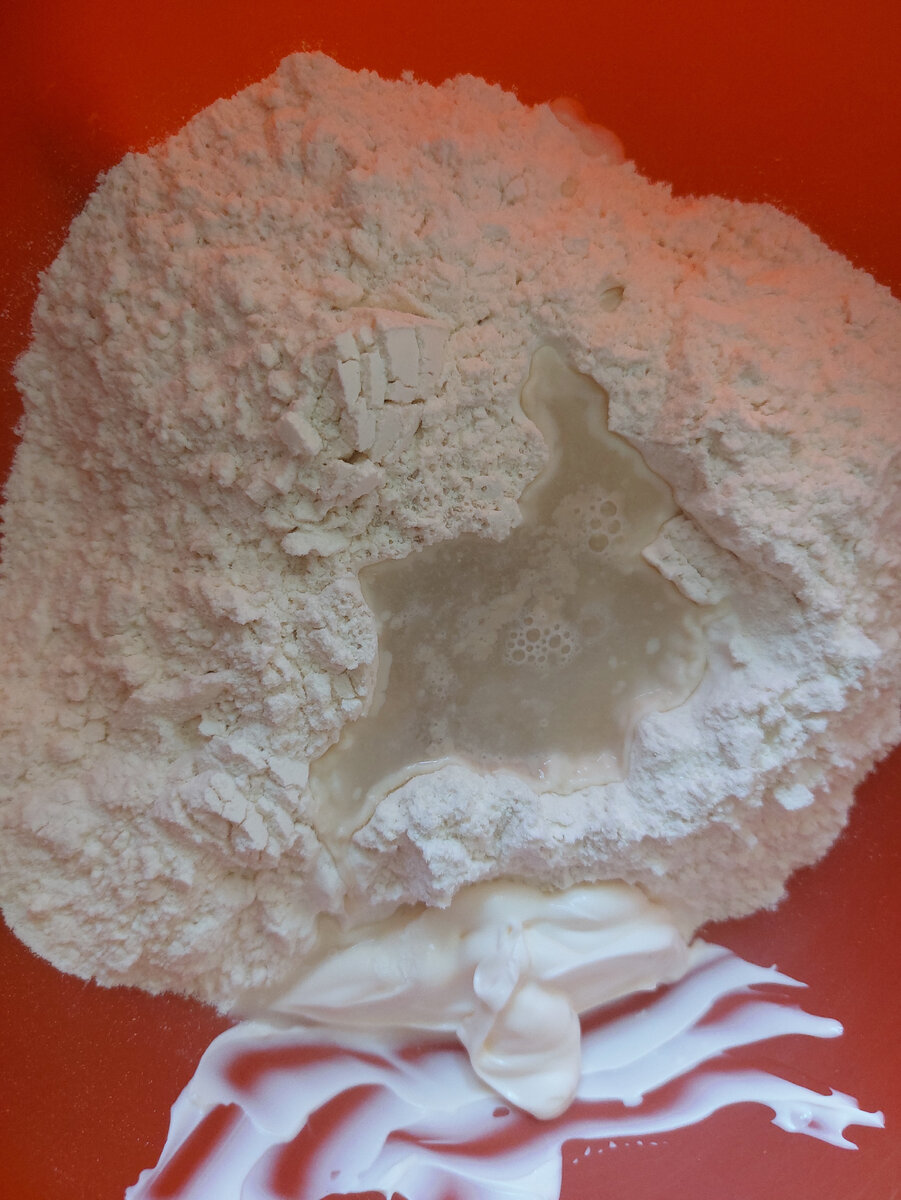 Насыпали всё в миску. 