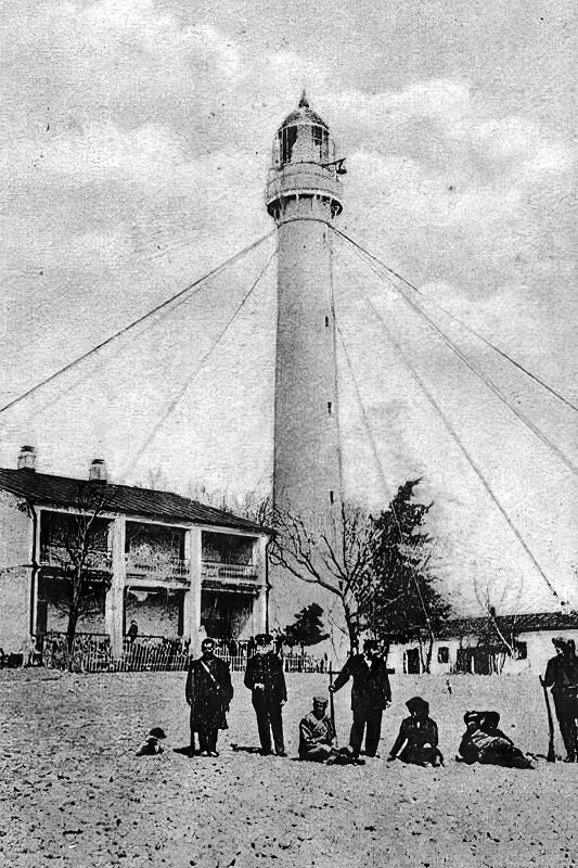 Старая фотография маяка, найденная в интернете на сайте старых фотографий pastvu.com.
