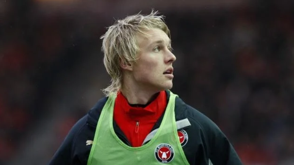     Молодой Симон Кьер