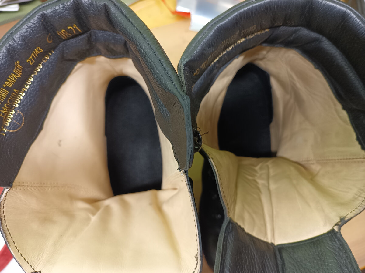 Идентичный подклад из тонкой кожи рогатого скота.