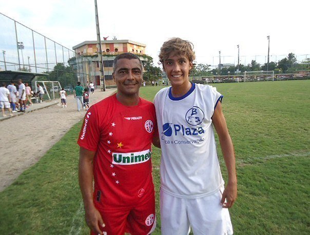    Ромарио теперь будет играть с сыном Ромариньо в одной командеСоцсети