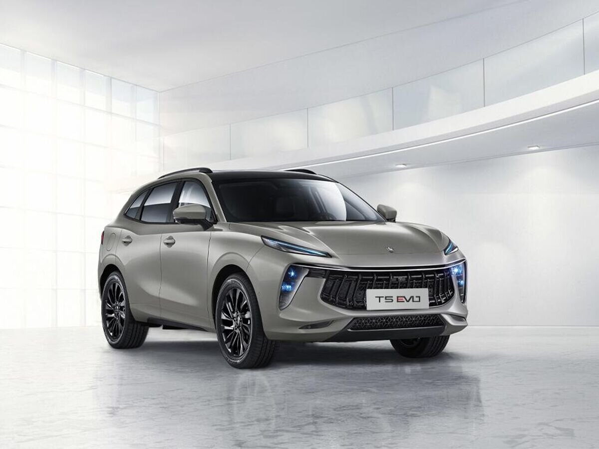    Кроссовер Forthing T5 EVO© Фото : ООО "Иксен Моторс Рус"