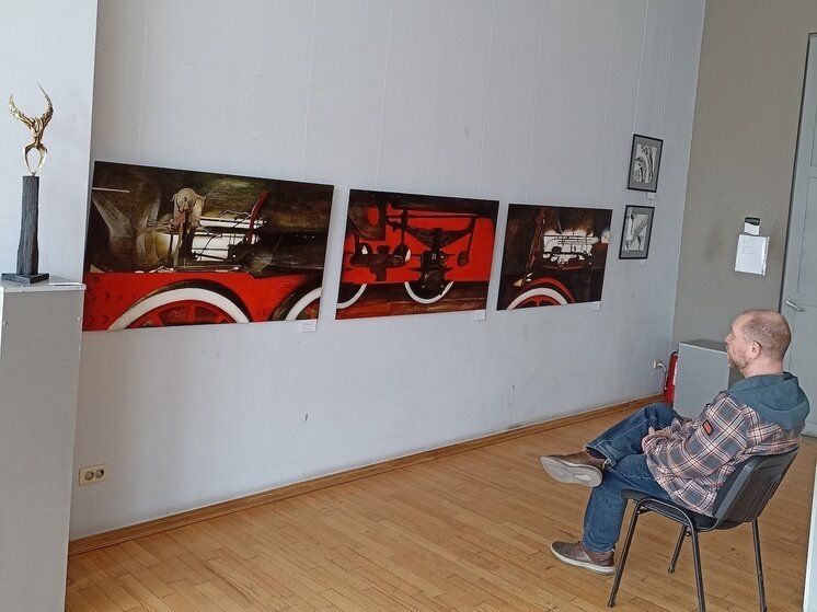     «Локомотивы» Питиримовой выставляются в Челябинске впервые. Фото: автор