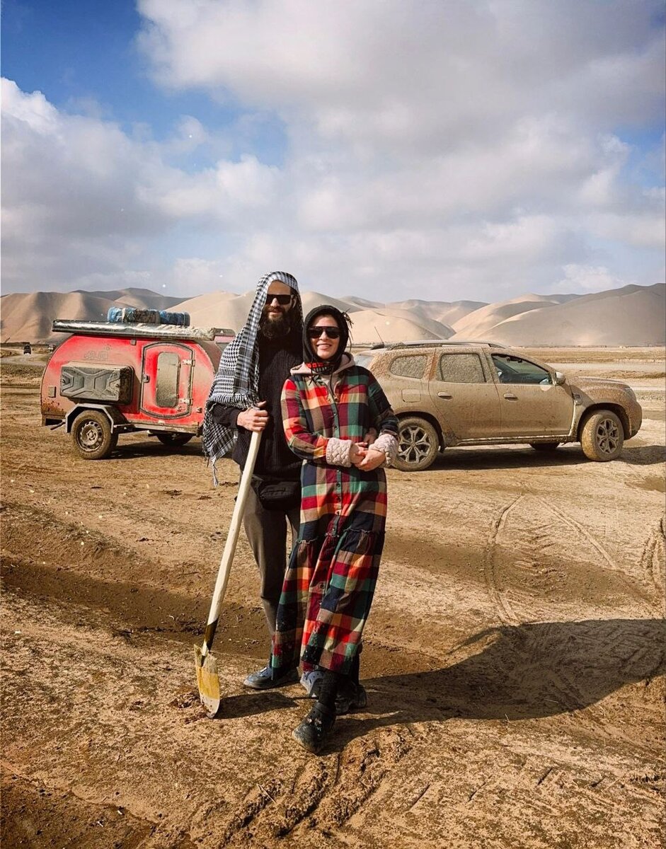 Анна и Валерий Болт и их красный кемпер «Свобода».