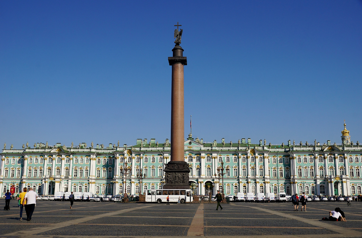Александровская колонна и Зимний дворец. Фото автора.