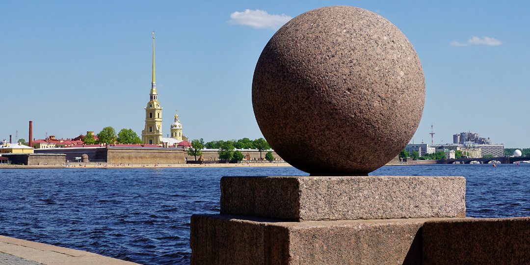 Интересные факты о Петербурге. Часть №2. Гранитные шары на Стрелке Васильевского острова