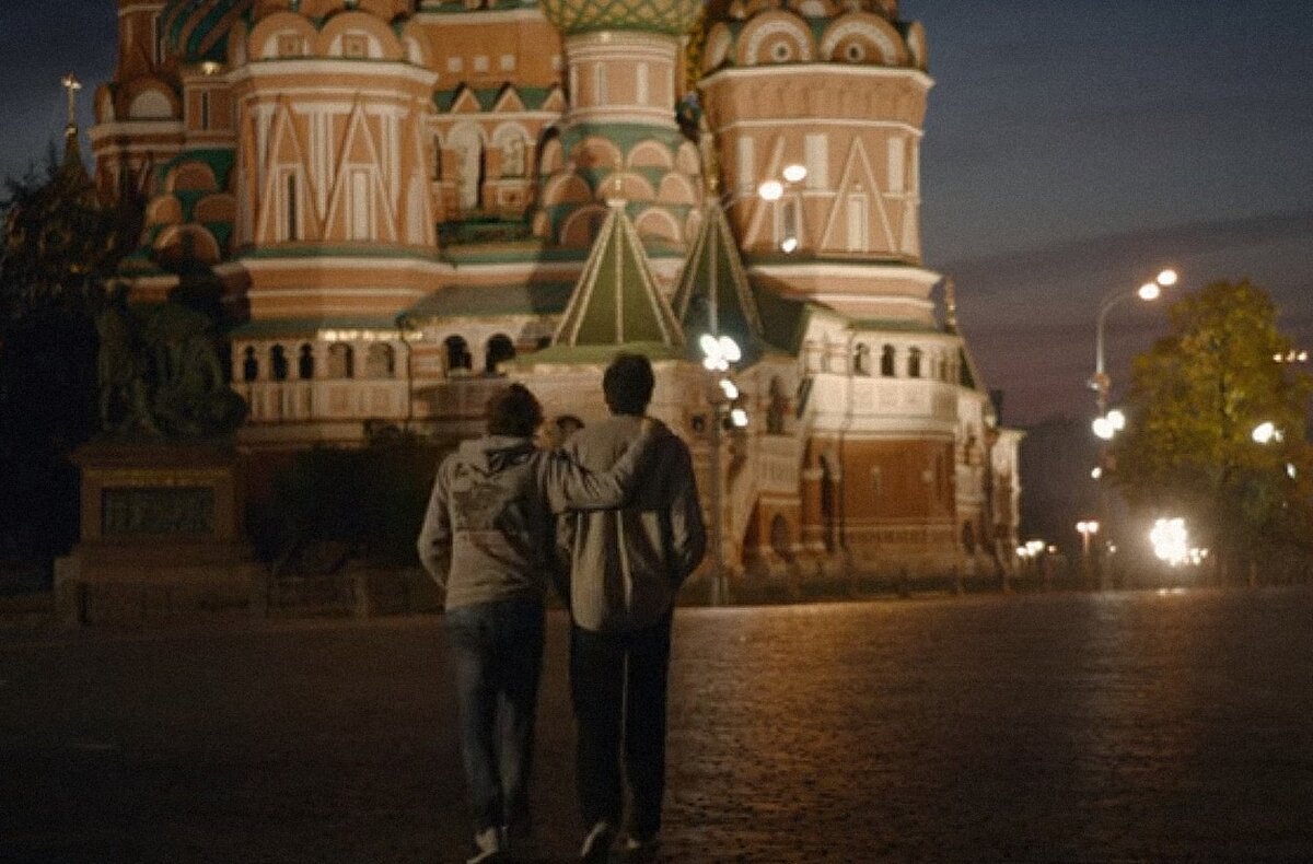    Кадр из фильма «Выжить в Мо…» Дмитрий Евстратов