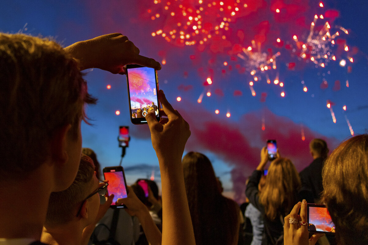 Праздничный фейерверк может создавать сложности для работы средств ПВО, считают в Госдуме.  Фото: ФедералПресс / Надежда Капранова