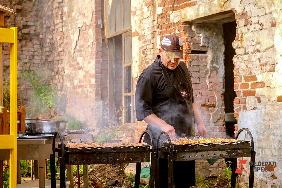 В городе шашлык можно жарить только в зоне для пикника.  Фото: ФедералПресс / Полина Зиновьева