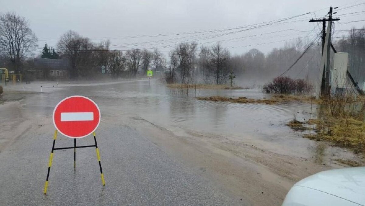    Трассу в Тюменской области затопило – движение ограничено