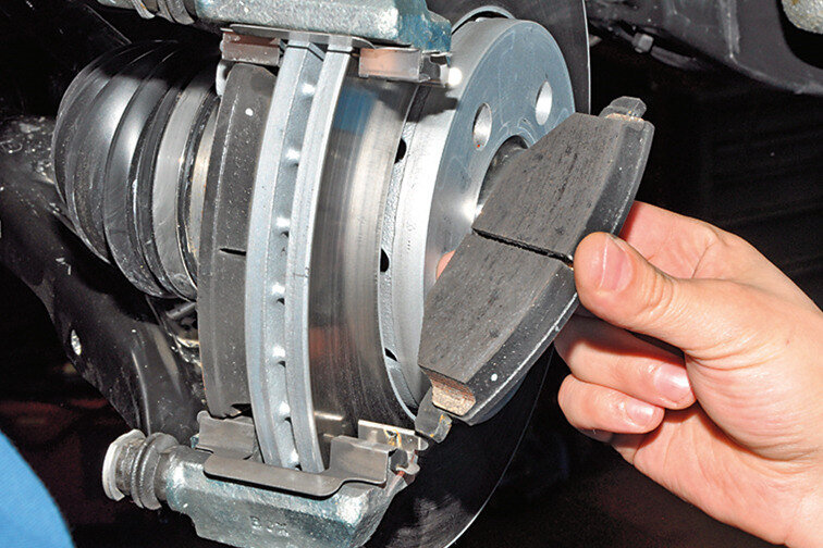     Как понять, что пора менять тормозные колодки: 5 простых симптомов