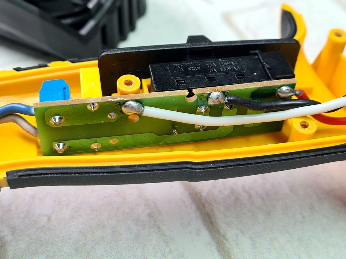 В этом обзоре познакомимся с техническим феном Denzel HGH-2000. Технические фены в народе еще называют «строительными».-17