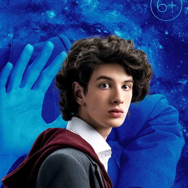     Марк Эйдельштейн получил по лицу от девочек на съемках «Сто лет тому вперед»