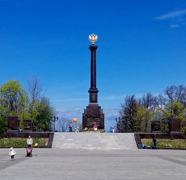 Стела "Ломоносов- город воинской славы" /фото из личного архива/