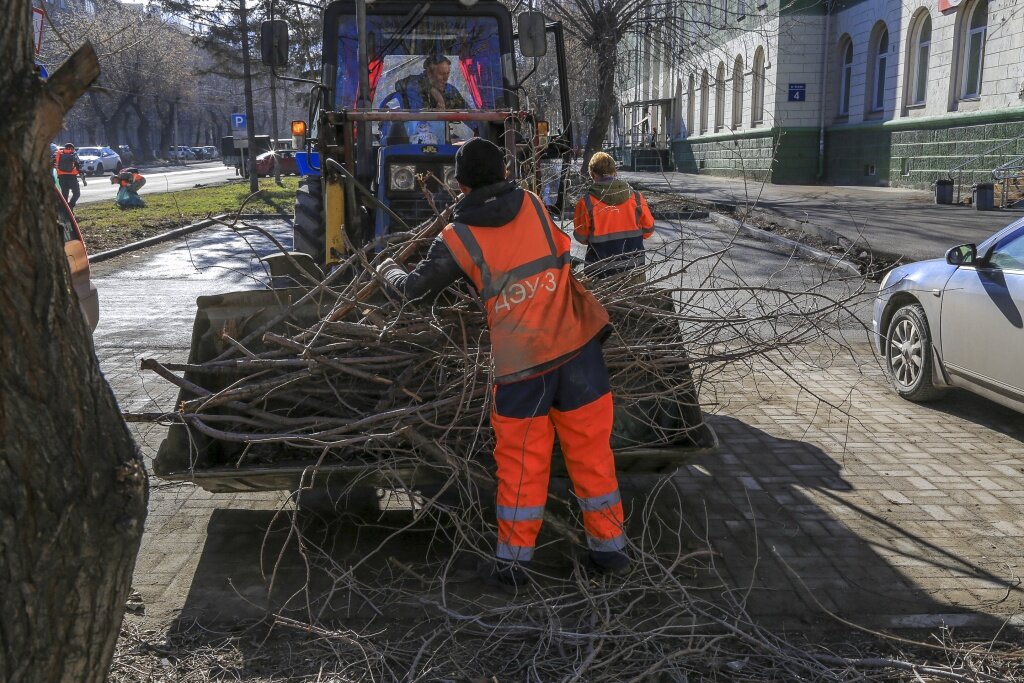 В Новосибирске улицы Ленинского района убирают по новой системе | МЕДИА