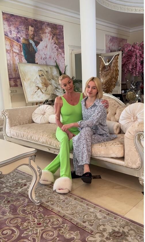 Анастасия Волочкова с дочерью