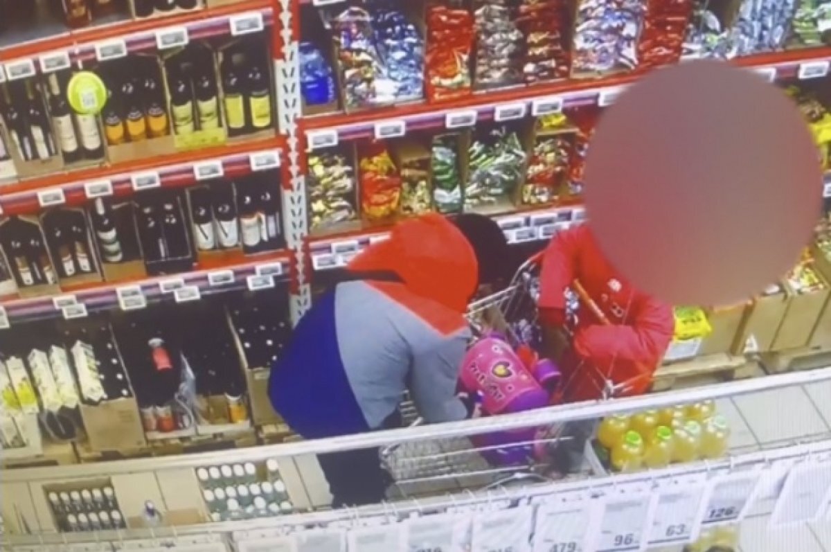    В Красноярске родители заставляли 7-летнюю дочь красть алкоголь из магазина