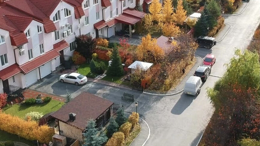 Фото (freepik) к статье Эдуарда Богданова "Таунхаусы: о трендах загородной недвижимости 2024 года"