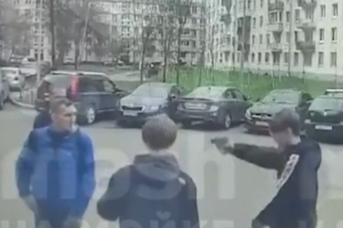    Стрелявший в голову петербуржцу школьник сам сдался полиции