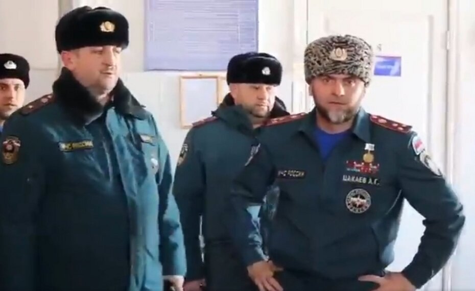 Зам кадырова мчс. Глава мчс чечни. Чеченские пожарные. Цакаев мчс чечня. Скандал с министром мчс чечни.