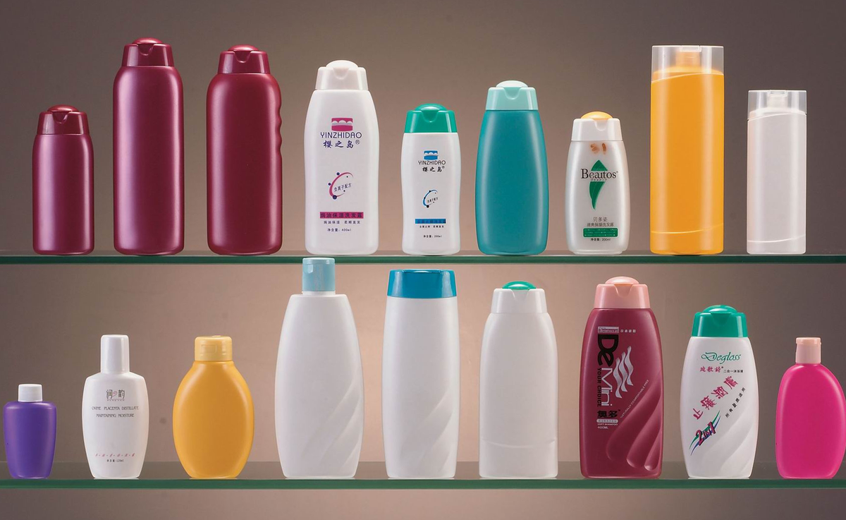 Вид на шампуни.