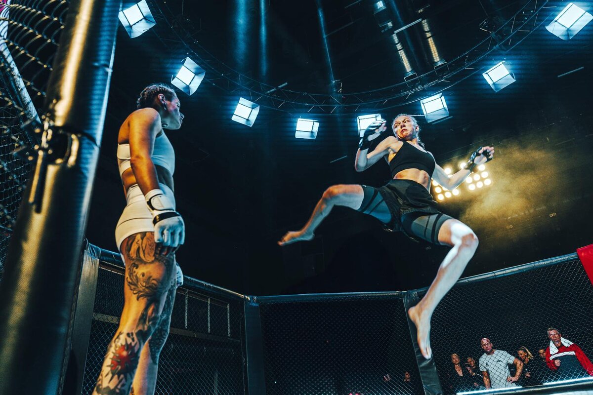     Кадр из сериала «Амура»