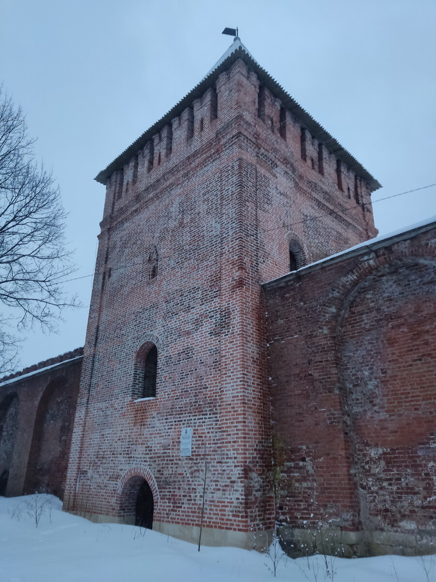 Вид на крепость с земли.