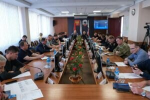  📷    Ирек Файзуллин, Денис Паслер и Руслан Медведев провели заседание комиссии по ЧС в Орске Белов Михаил Александрович