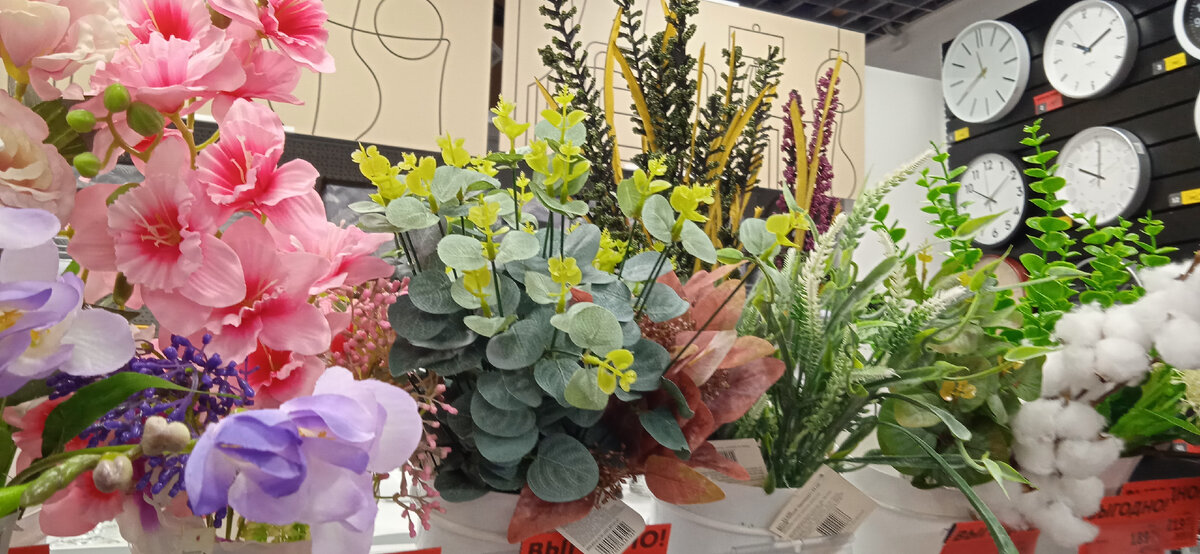 Фоо автора. Совсем недешевые искуственные пласмассовые декоративные цветы