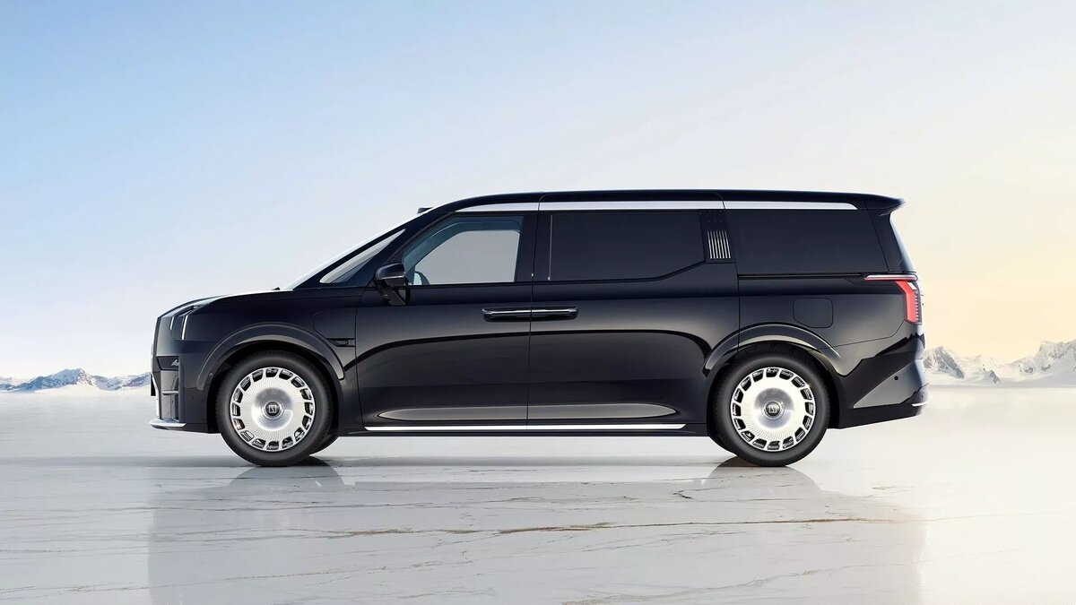 Те кто отвечает в этой конторе за стиль дисков отдельный респект. Что на 001, что на этой модели штатные диски визуал — Мое почтение.