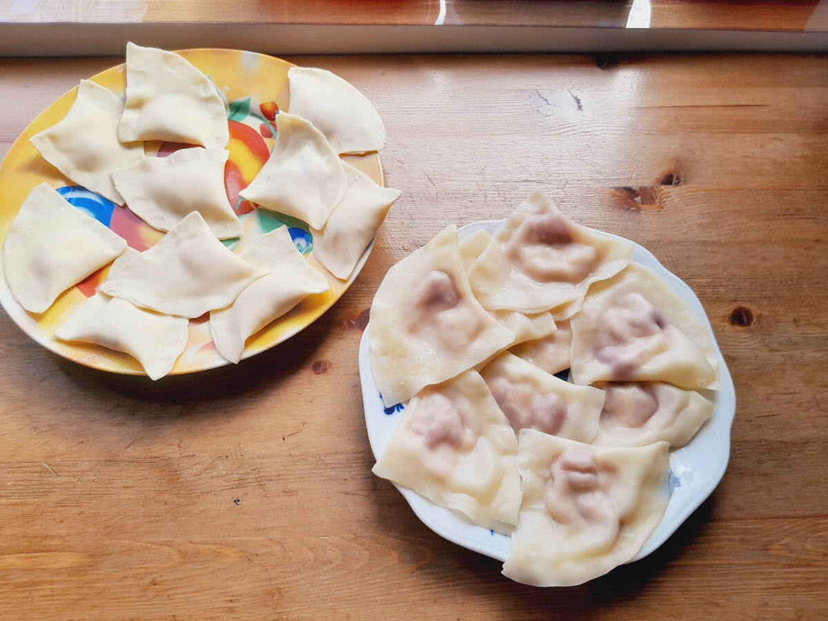 Вареники в готовом и сыром виде. Из личного архива двух Капах.