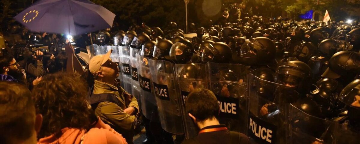 Второй день масштабных протестов у парламента Грузии © photo: Sputnik / Stringer