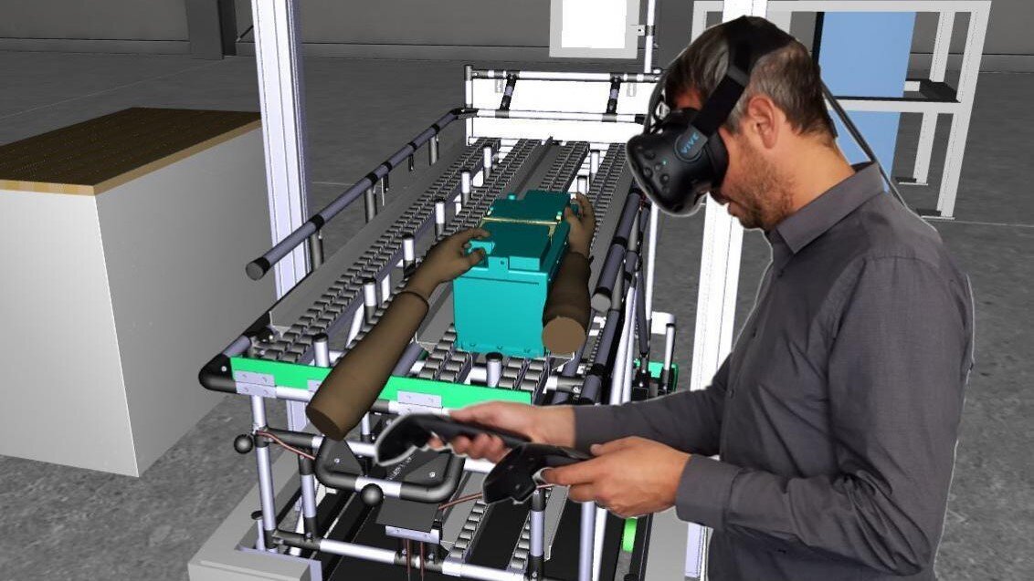 Процесс обучения работе на конвейере.