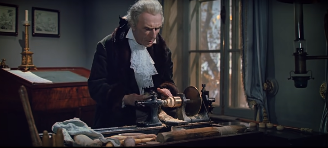 Кадр из фильма Война и мир фильм (исторический, реж. Сергей Бондарчук, 1967 г.), Николай Андреевич Болконский занимается резьбой по дереву