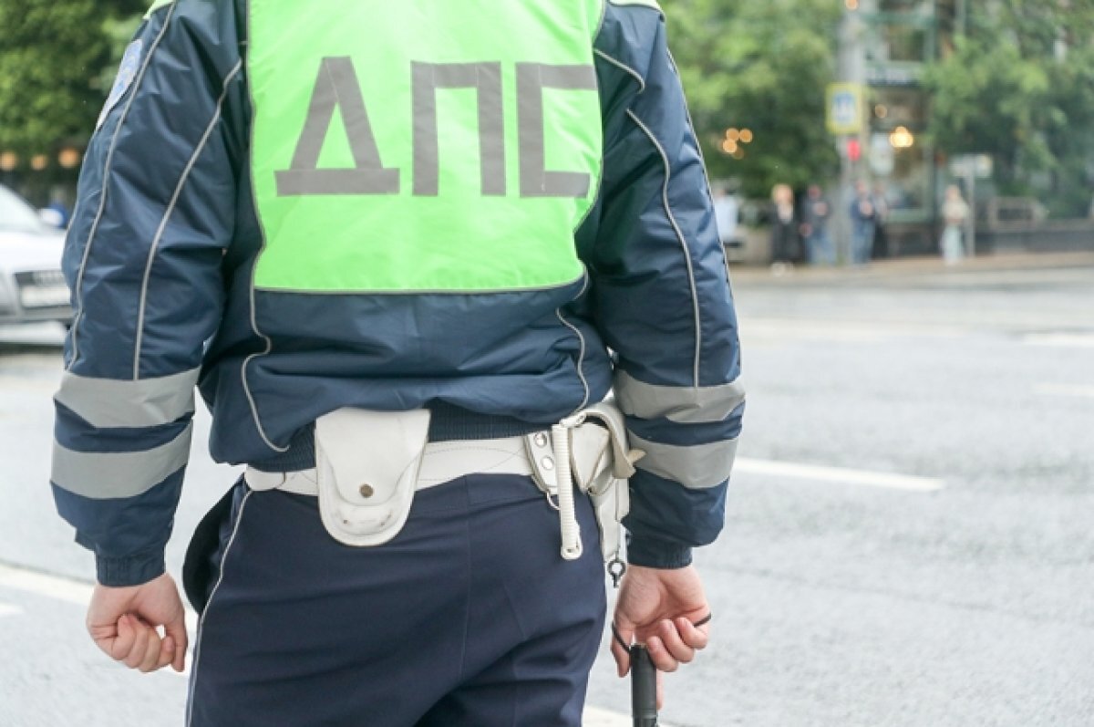    В Тверской области угонщик провёз инспектора ГИБДД на капоте автомобиля