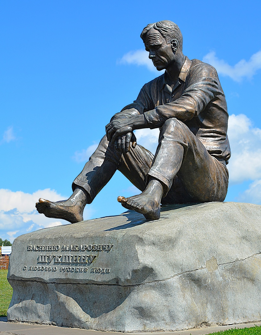 ПАМЯТНИК  В.М. ШУКШИНУ  НА  ГОРЕ  ПИКЕТ (Сростки).