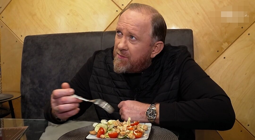 Ивлев в Рязани. Собрание >>> Роман с кофе