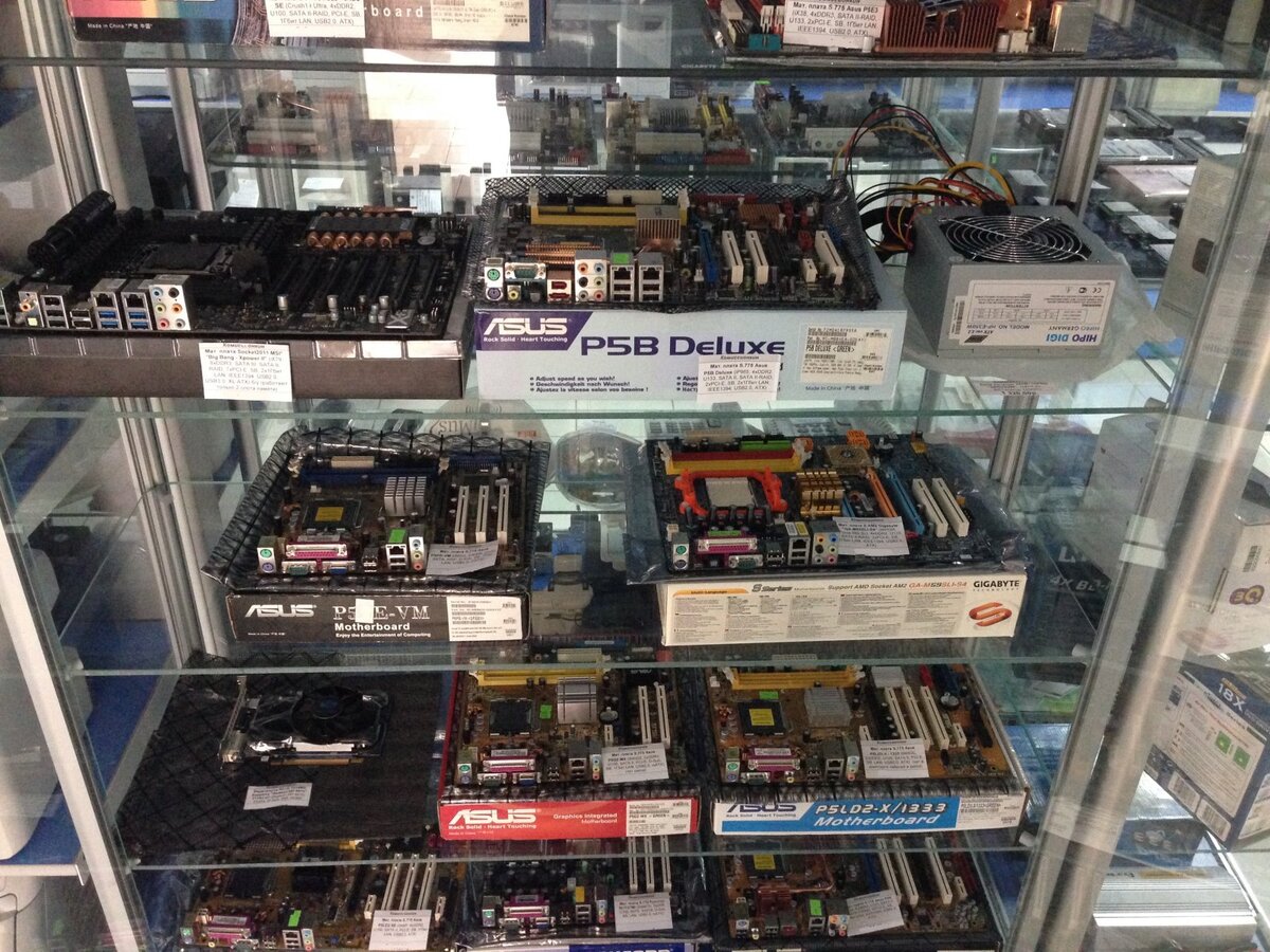 Такой вот скромный магазинчик... Яндекс-фото