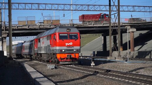 Тепловоз ТЭП70БС-199 с поездом 