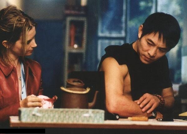 Кадр из фильма "Поцелуй дракона" (2001)