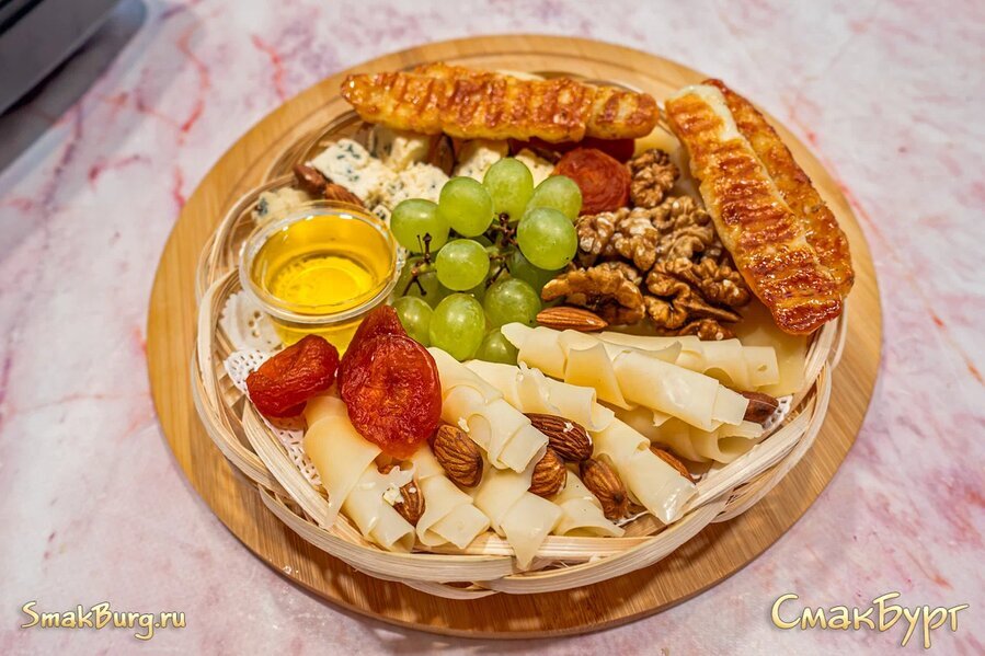 Вкуснейшая сырная тарелка. Эффектная закуска на праздничный стол!  Листайте дальше  --->>>