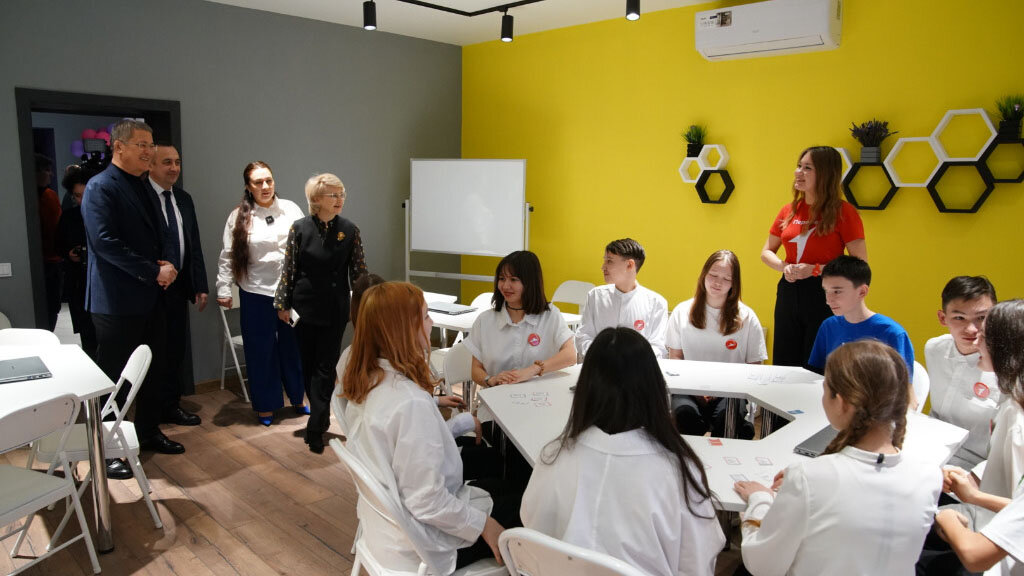    Учалинский район. Дом молодёжи. Колледж горной промышленности. Встреча с семьёй бойца, январь 2024 г.