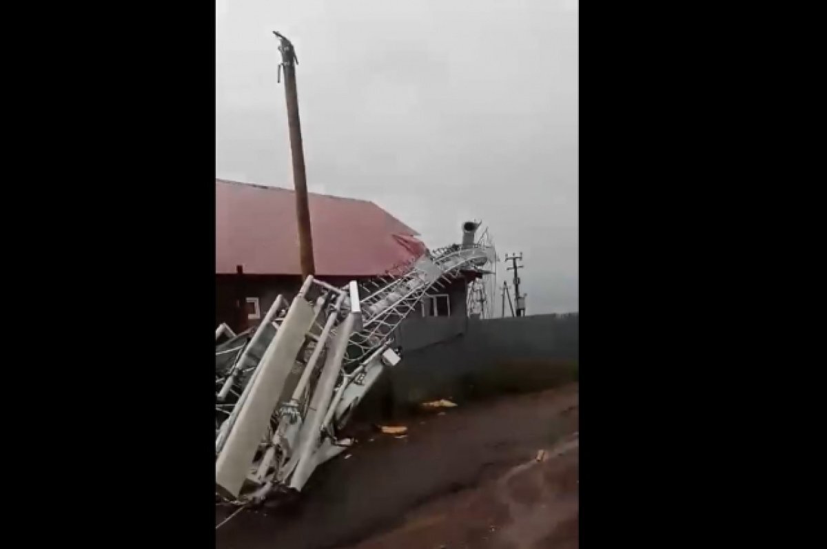    Ролик с обрушением сотовой вышки в Ростошах был снят еще в 2019 году.