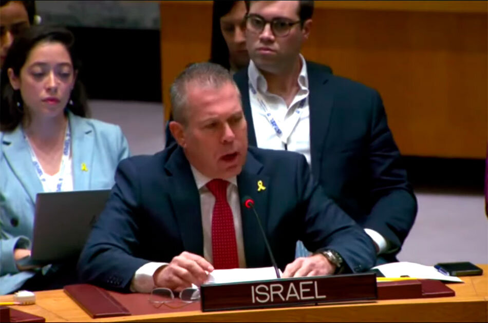 Во время выступления постпреда Израиля на заседании Совбеза ООН все арабские делегации демонстративно покинули зал. Кадр из видео 