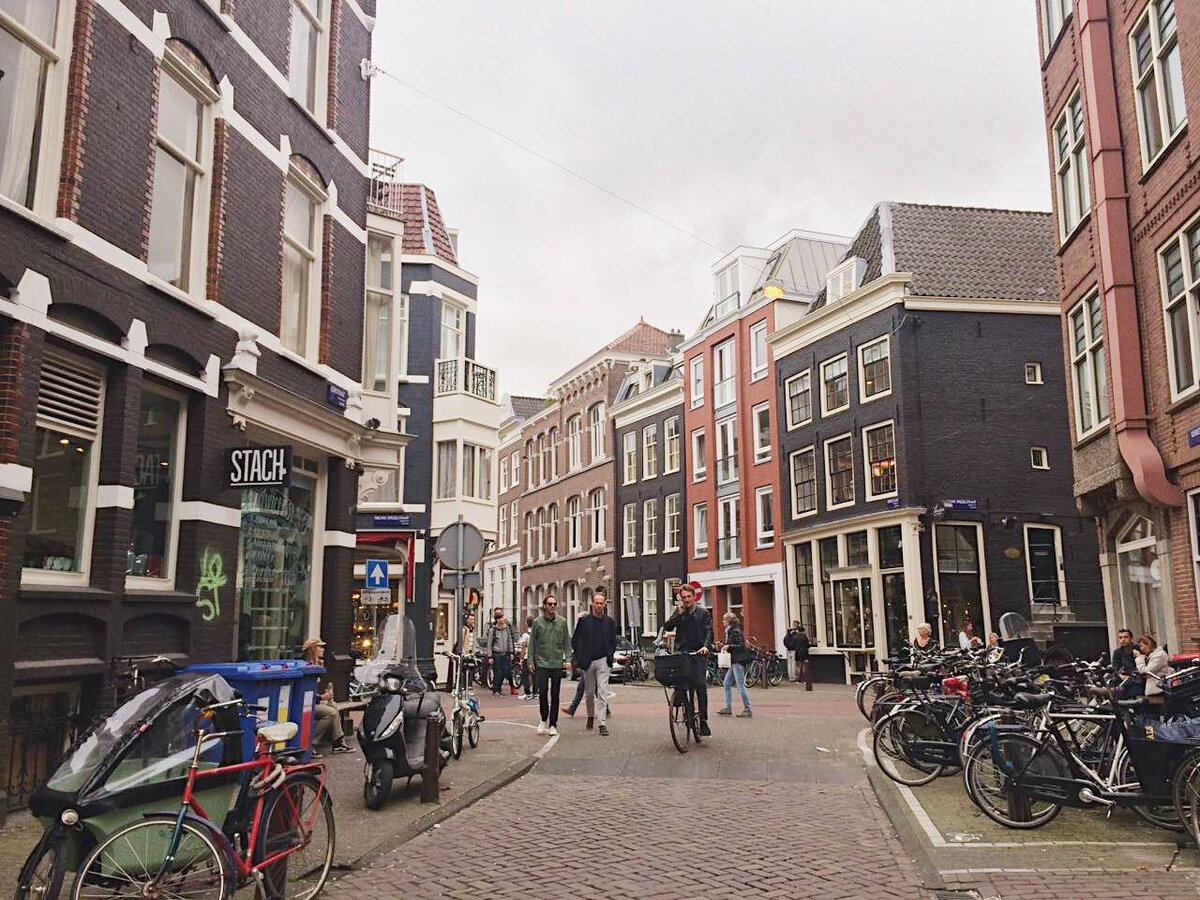 Старинный облик узких улочек филигранно соседствует с новейшей урбанизацией и современной архитектурой, а ночная жизнь — с богатой культурной музейной программой.