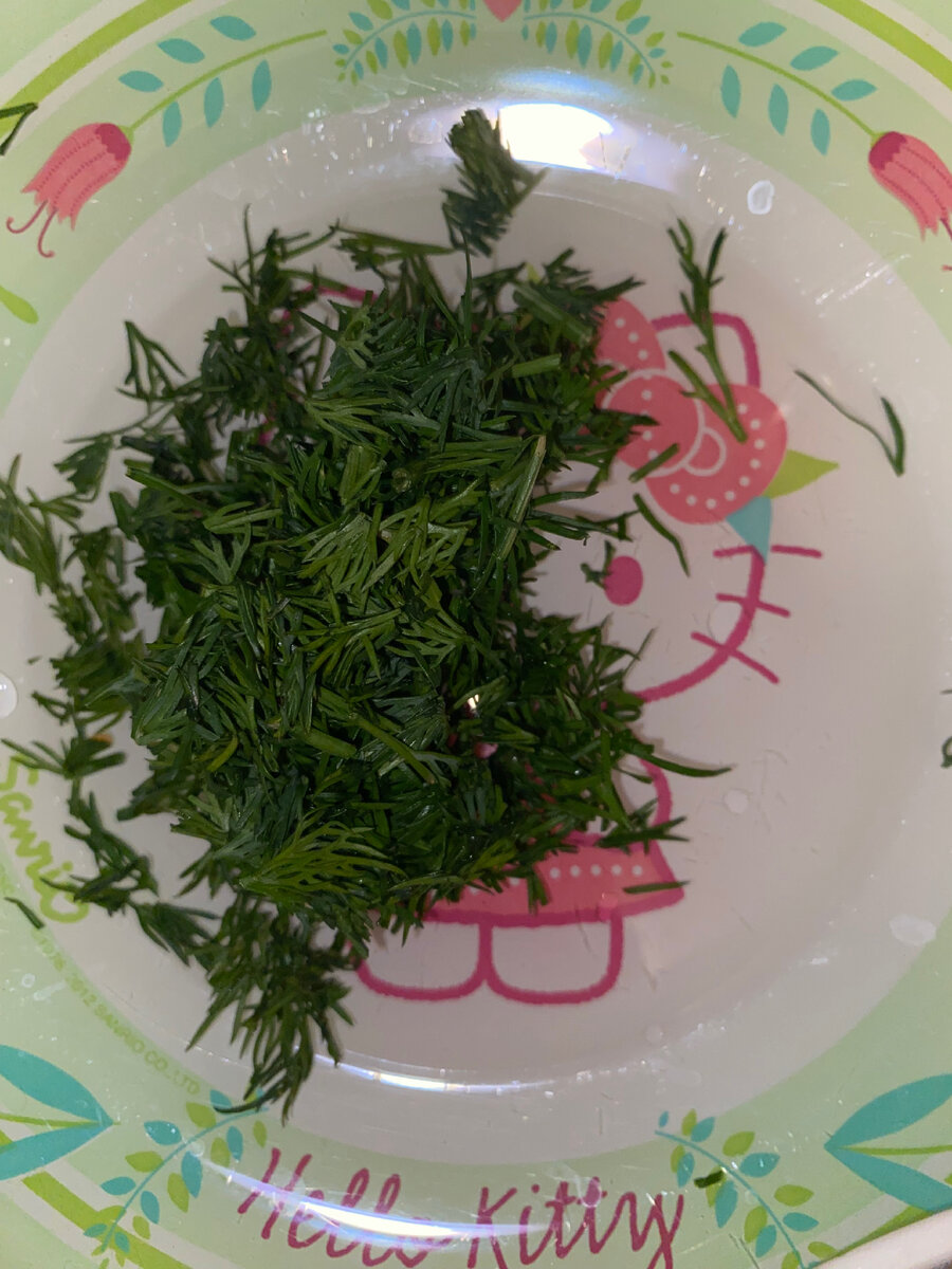 Порезанный укроп