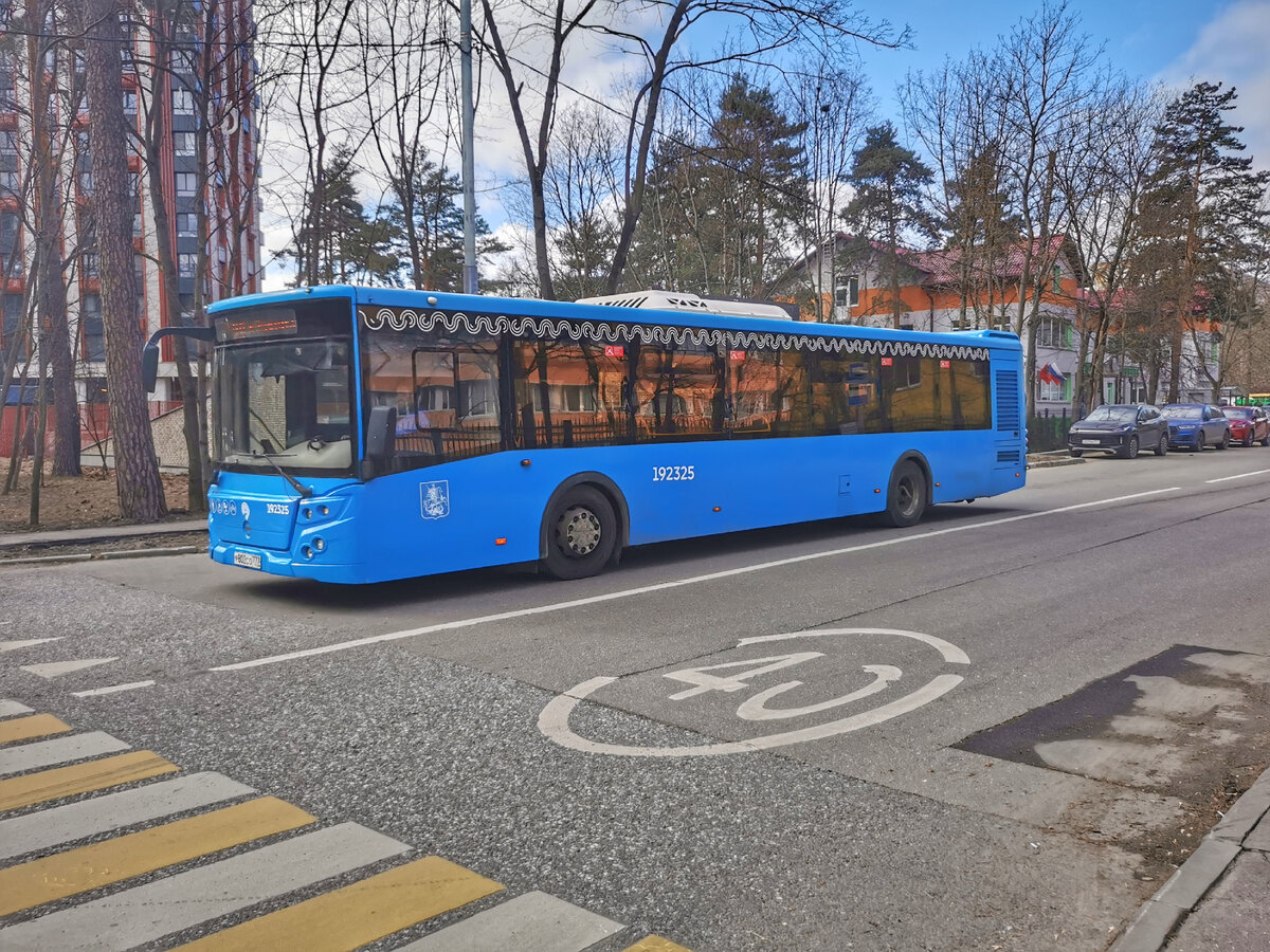 Автобус 192325 ЛиАЗ-5292 на маршруте № 800. Сосновая улица.