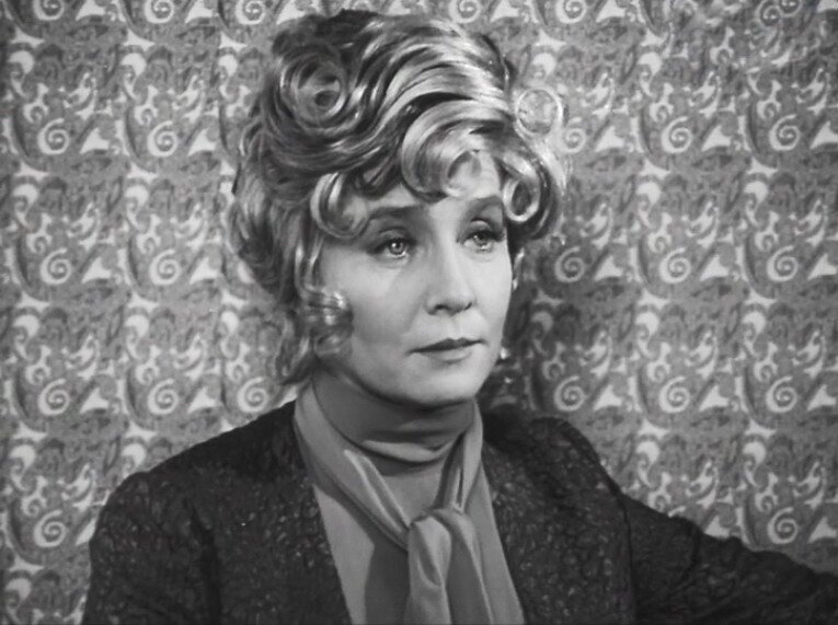 Кадр из телефильма «Опасный поворот» (1972). Скриншот.