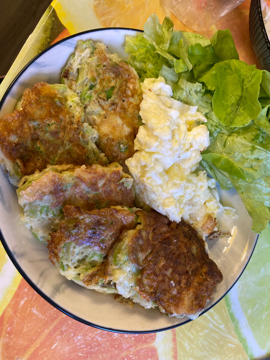 Авокадо драники , омлет. Это после основного приема пищи, с чаем попить)